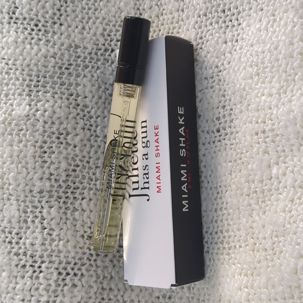 Juliette has a gun MIAMI SHAKE Travel Spray, 5ml/0.17fl oz